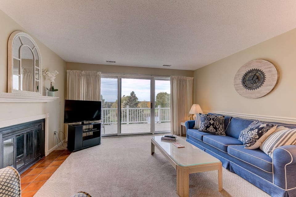 Beautiful 2 Bedroom Condo Stunning Golf Course Views 5166 House in Michigan