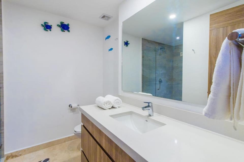 Shower, Bathroom, towels