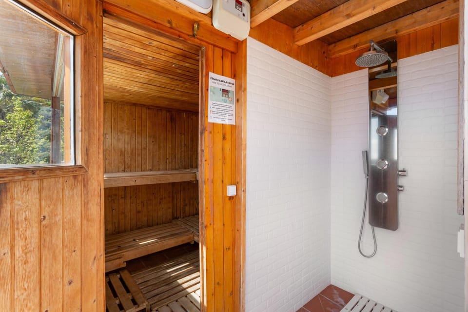 Bathroom, Living room