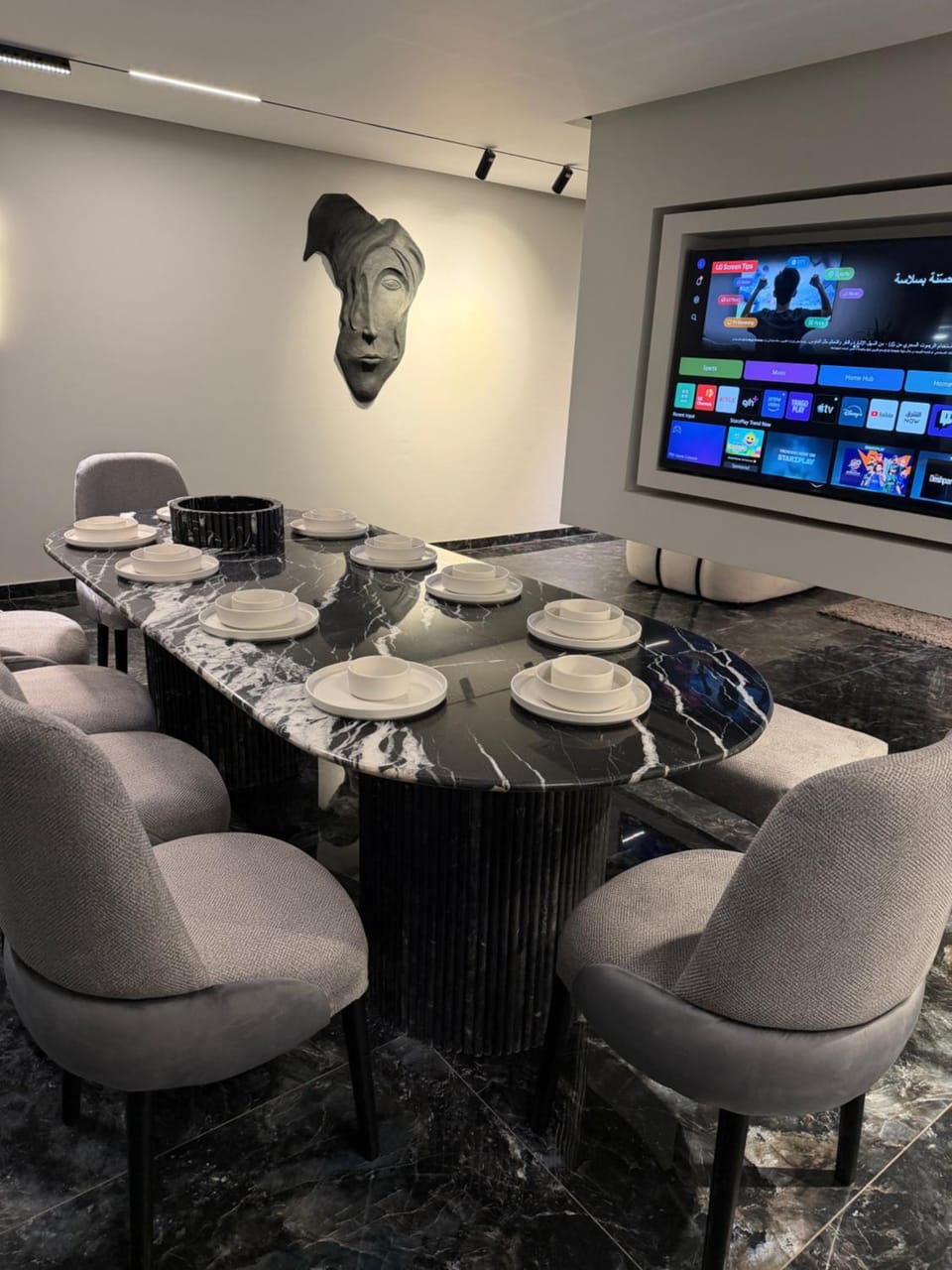 Seating area, Dinner