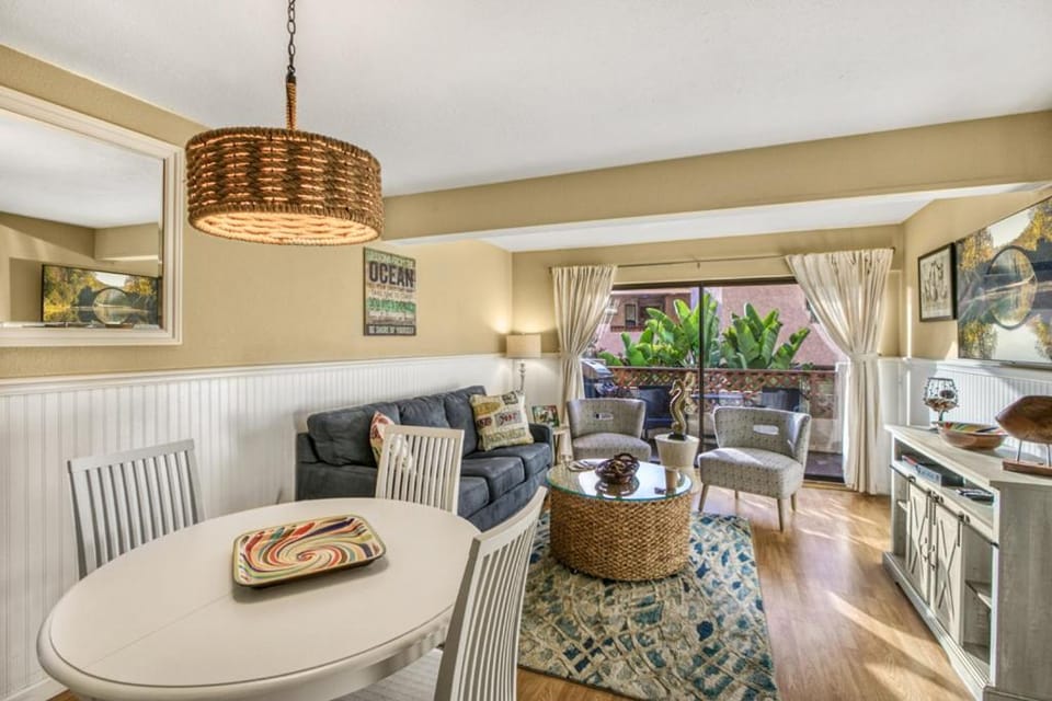 Bahia Vista C50 House in Avalon