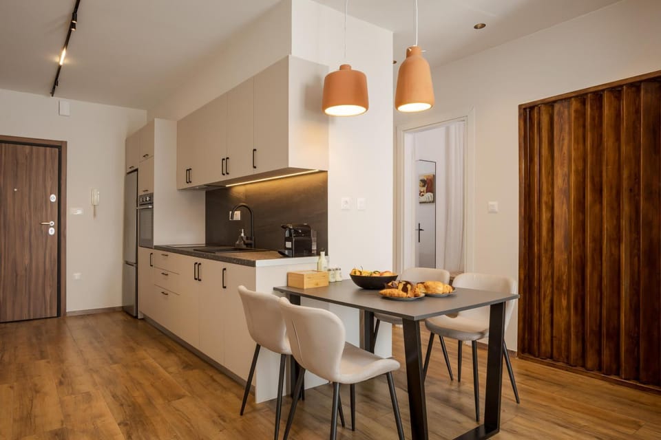 Kitchen or kitchenette, Dining area, pet friendly, stove
