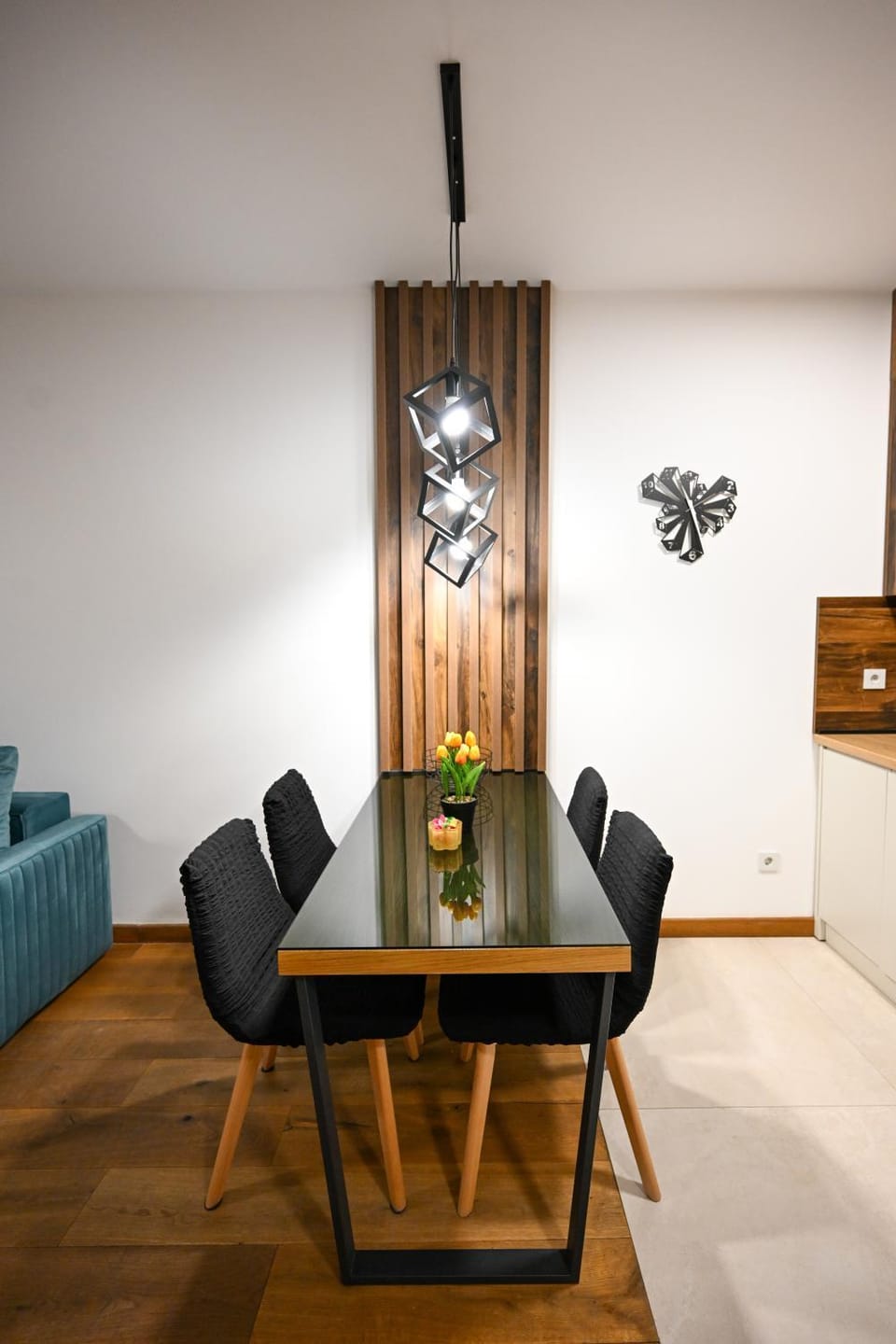 Seating area, Dining area