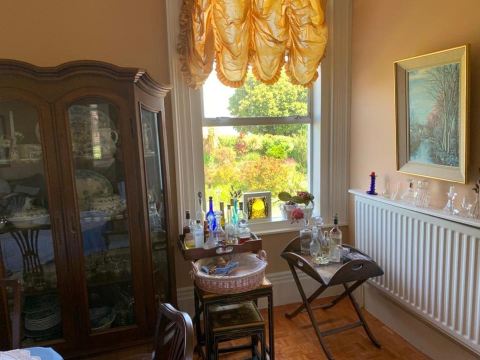 Living room, Dining area, Garden view