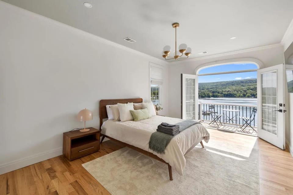 View (from property/room), Balcony/Terrace, Photo of the whole room, Bedroom
