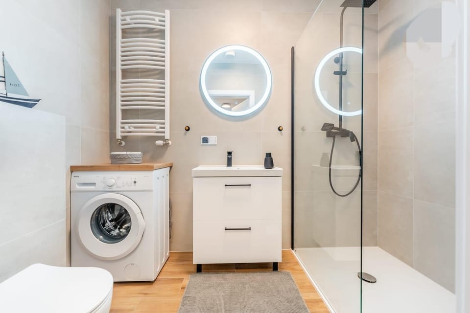 Shower, Bathroom, towels, washing machine, dryer