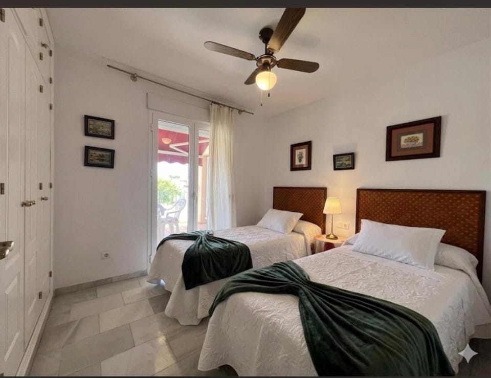 Bed, Balcony/Terrace, Balcony/Terrace, Photo of the whole room, Bedroom, Garden view, Garden view, Lake view, Sea view, Sea view