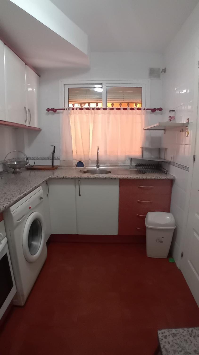 Kitchen or kitchenette, pet friendly, stove, washing machine