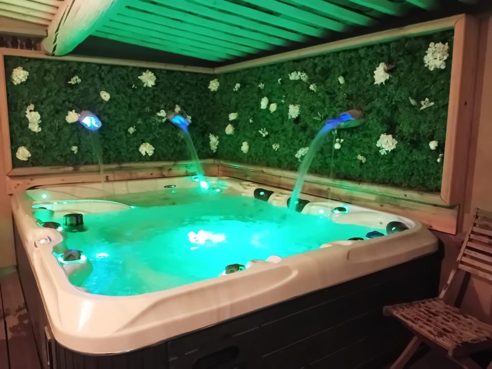 Hot Tub, Spa and wellness centre/facilities, Spa and wellness centre/facilities