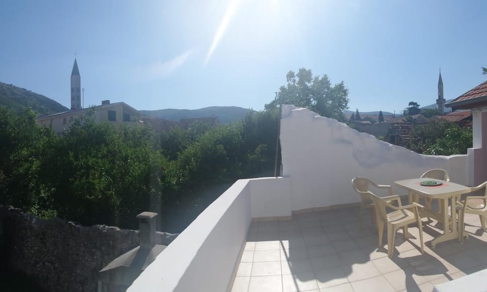 Nearby landmark, Property logo or sign, Other, Photo of the whole room, On site, Guests, City view, City view, Garden view, Mountain view, Certificate/Award, Certificate/Award