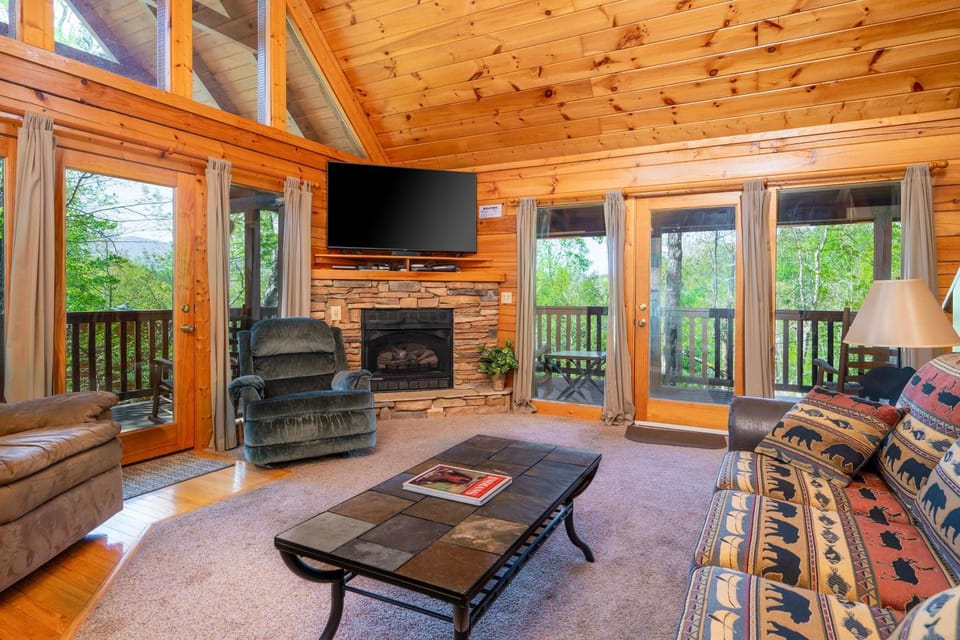 Hot Tub & Game Room: Log Cabin 2 Mi to Ripley’s! Cabin in Gatlinburg