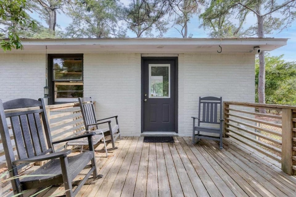 Remleys Row- mins to Shem Creek and dtwn chs House in Mount Pleasant