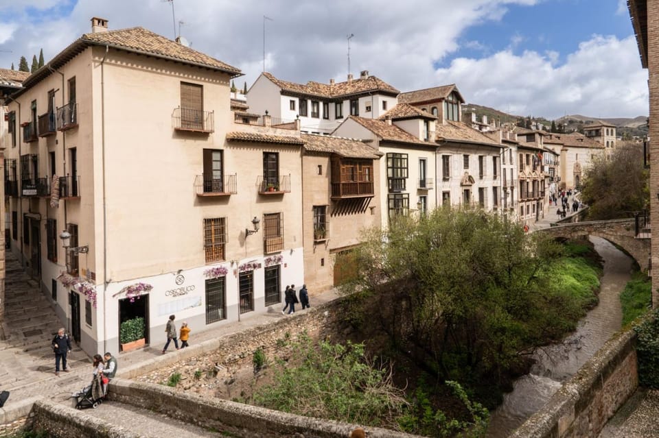 Neighbourhood, Landmark view, Street view