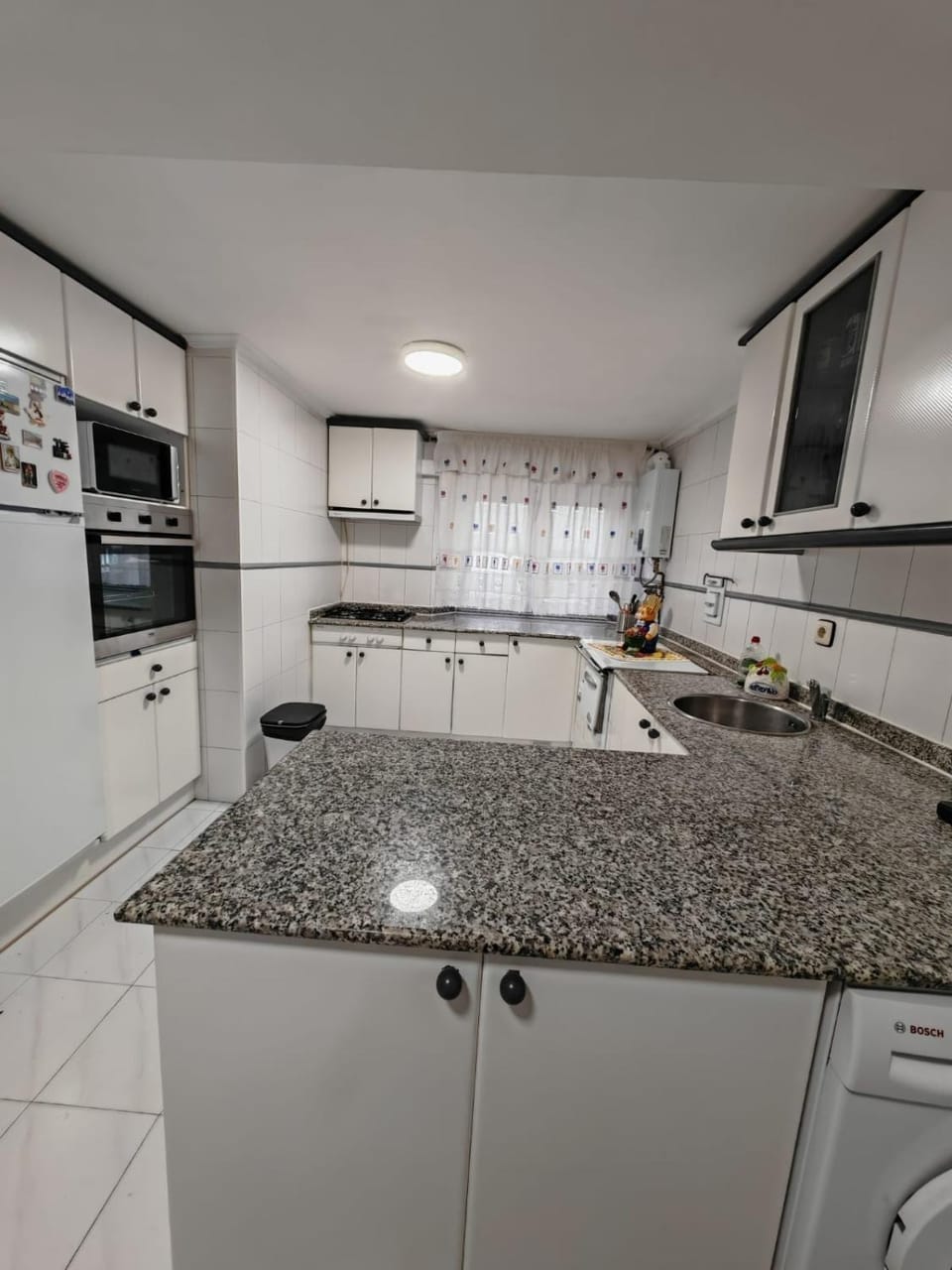 Kitchen or kitchenette, oven, pet friendly, stove