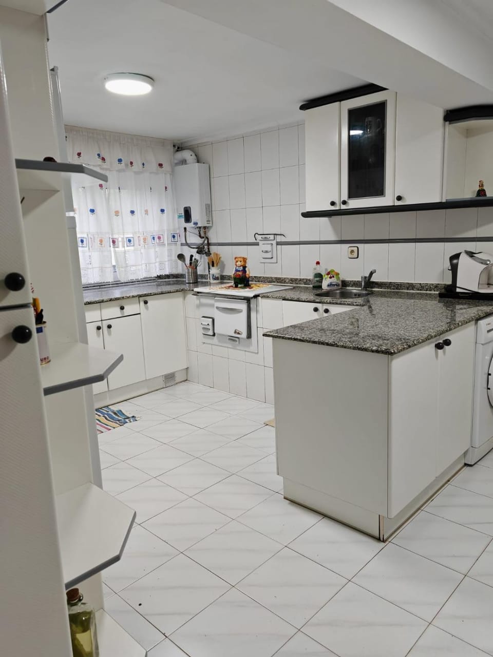 Kitchen or kitchenette, pet friendly, stove