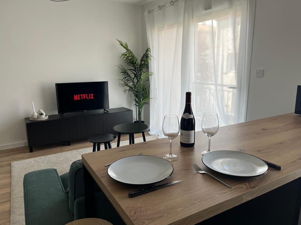 TV and multimedia, Dining area