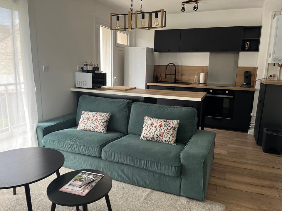 Kitchen or kitchenette, Living room