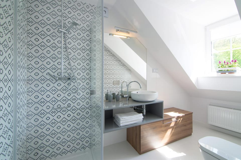 Day, Bathroom