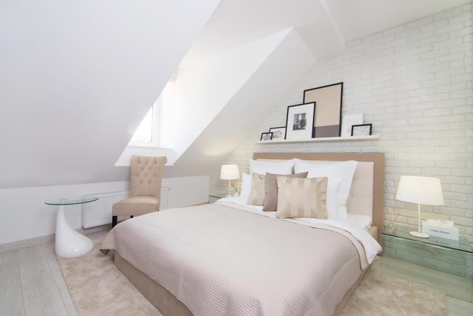Bed, Day, Photo of the whole room, Bedroom