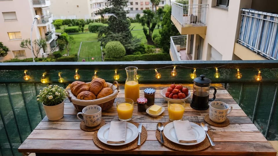 Charming and spacious two-room apartment with terrace Apartment in Nice