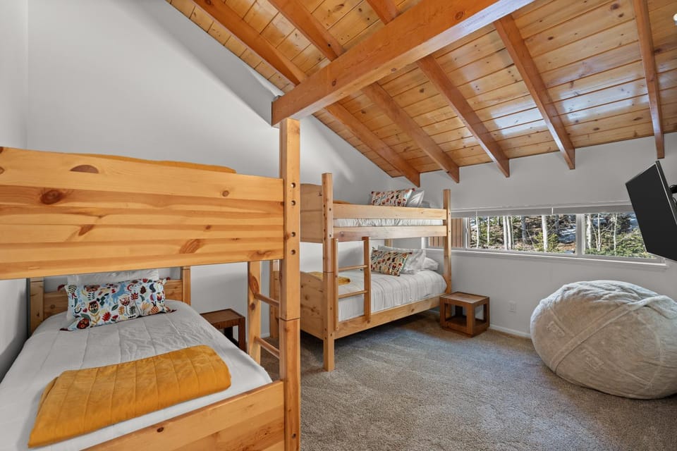 Bed, Bedroom, bunk bed
