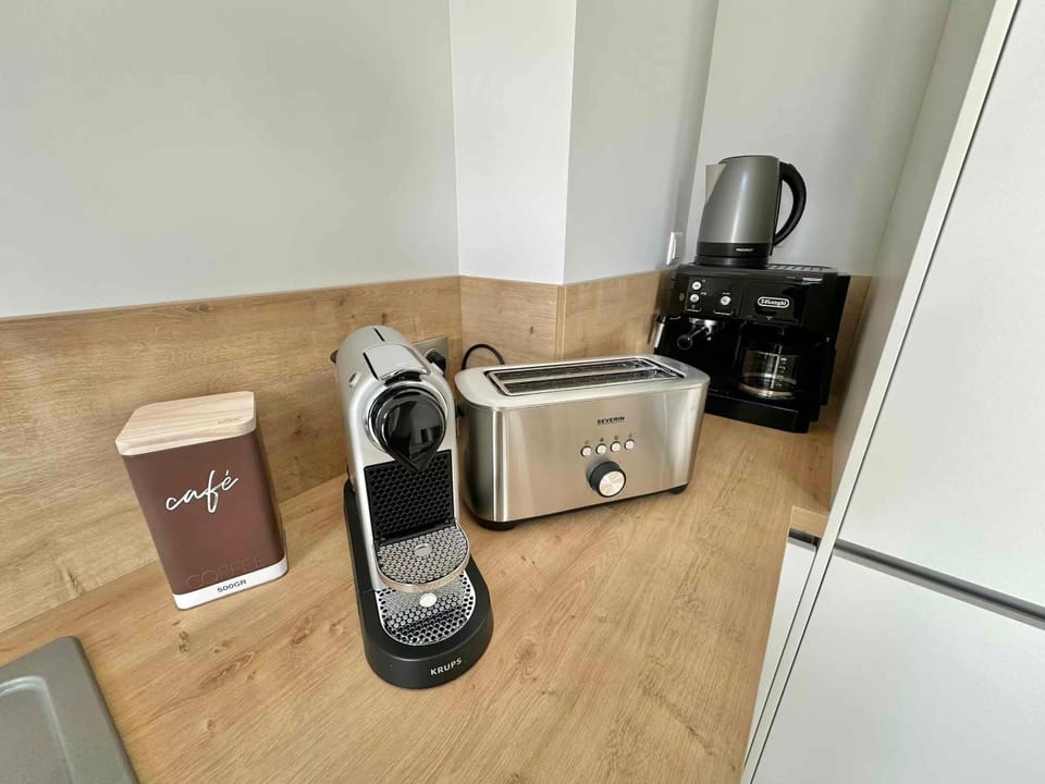 Coffee/tea facilities, toaster