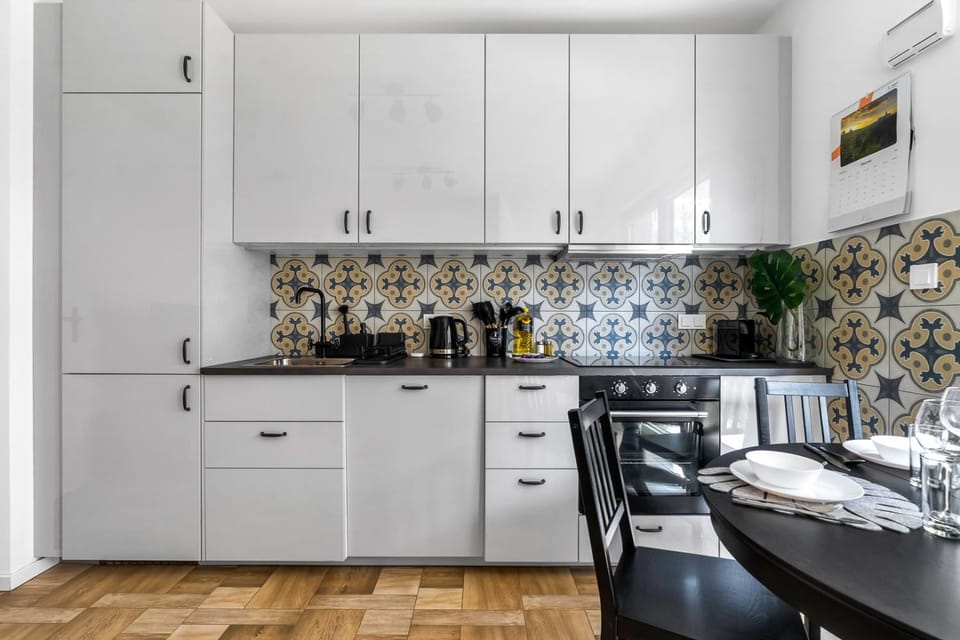 Kitchen or kitchenette, Dining area, dishwasher, oven, stove