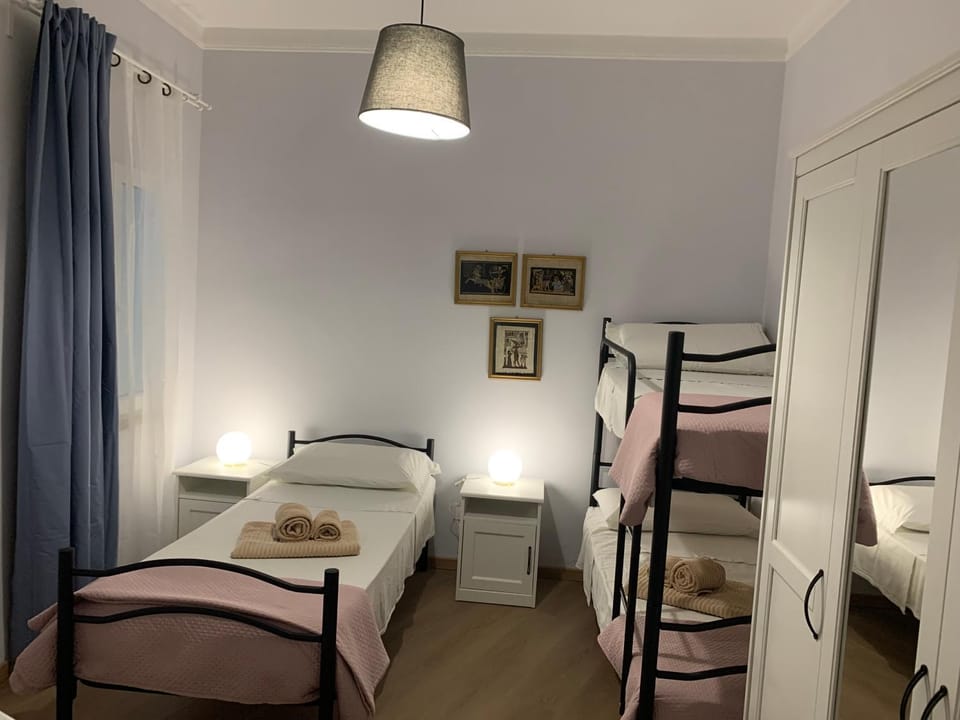 Bed, Bedroom, bunk bed