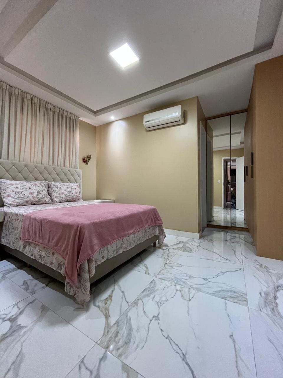 Bed, Photo of the whole room, Bedroom, air conditioner
