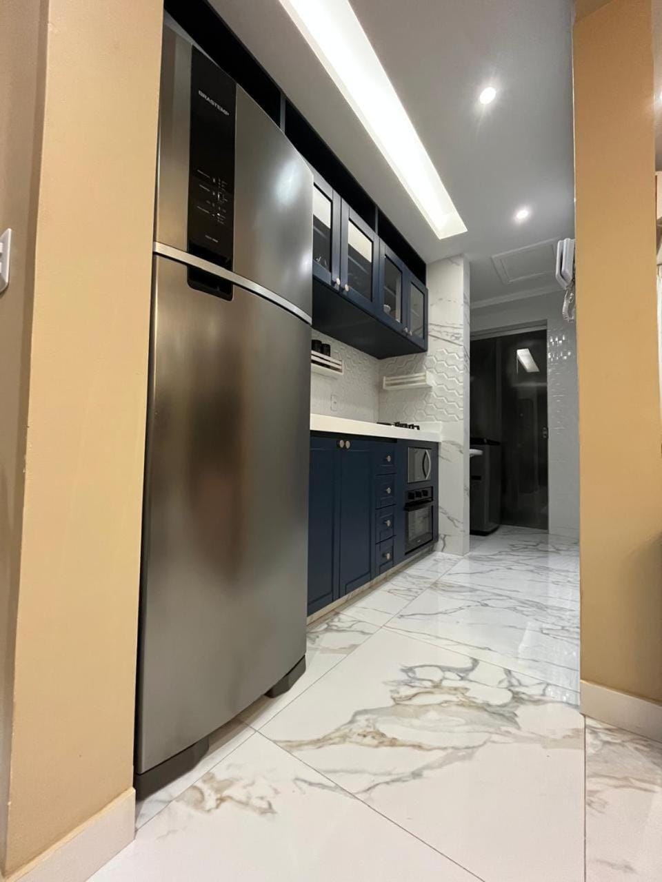 Kitchen or kitchenette, minibar, oven