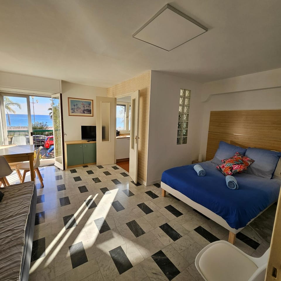 Communal lounge/ TV room, Living room, Lounge or bar, Photo of the whole room, Seating area