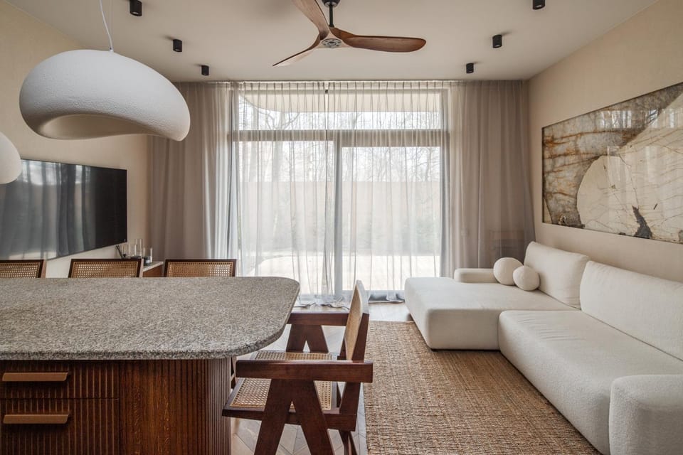 Seating area, Dining area