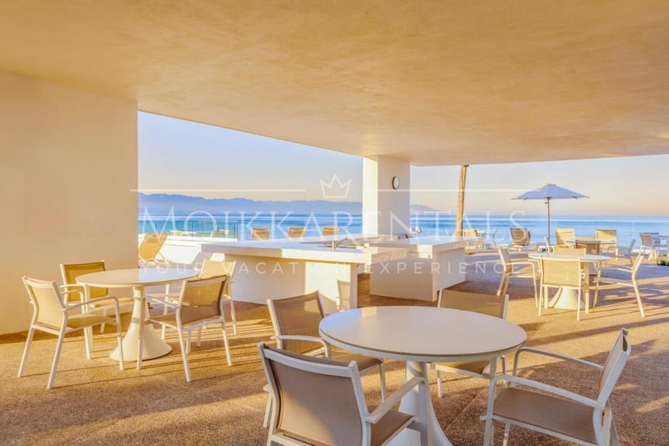 Natural landscape, Banquet/Function facilities, Seating area, Sea view