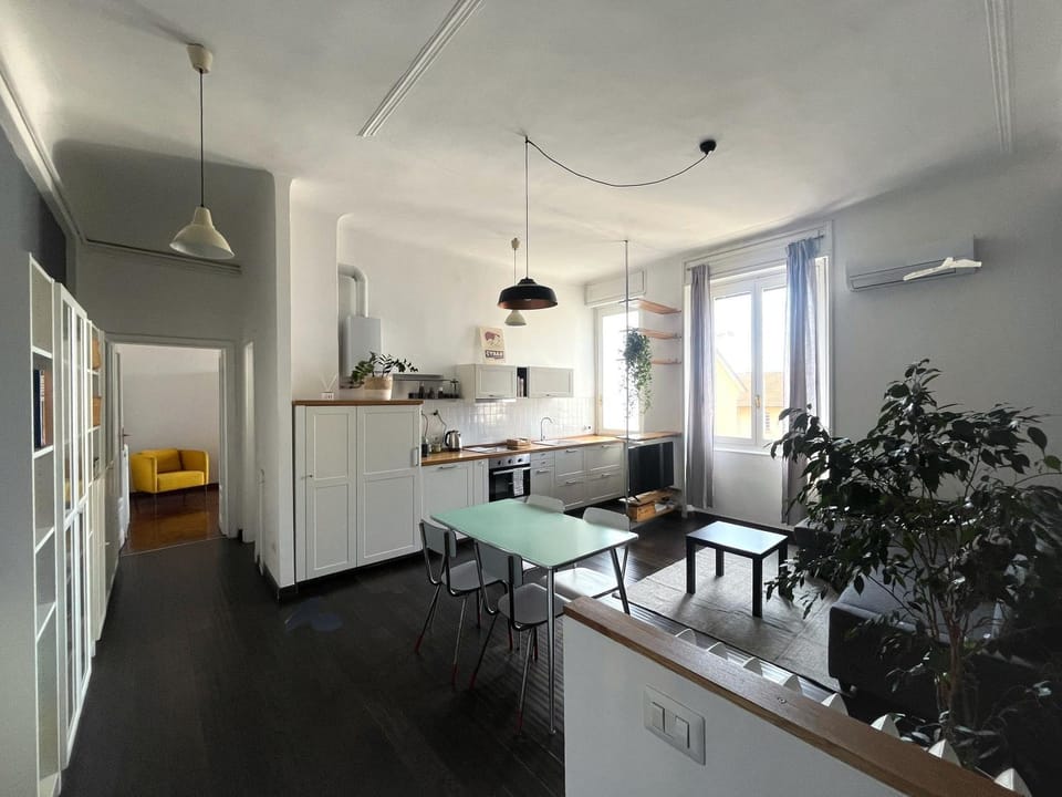 Kitchen or kitchenette, Living room, Seating area, Dining area, stove, air conditioner
