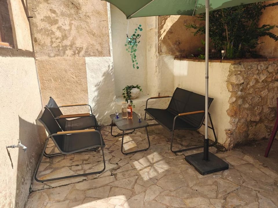 140m2 du XVIIe, plein centre & extérieur, 6-9 pers House in Bergerac