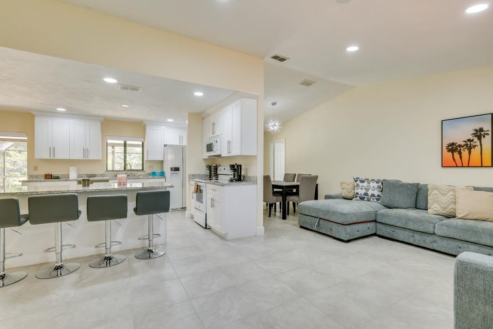 Saltwater Pool & Lanai: Lehigh Acres Escape! House in Lehigh Acres