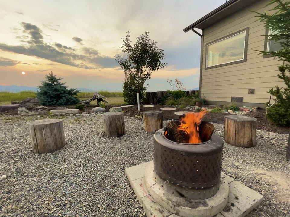 Hollenback Heights - Epic Views House in Idaho