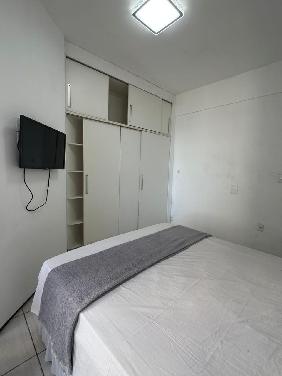 Bed, TV and multimedia, Bedroom, wardrobe