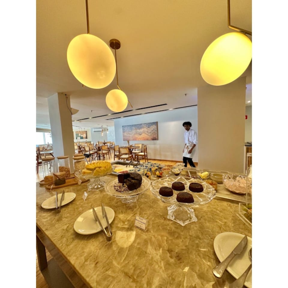 Restaurant/places to eat, Buffet breakfast