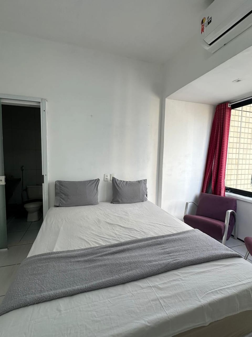 Bed, Photo of the whole room, Bedroom, air conditioner