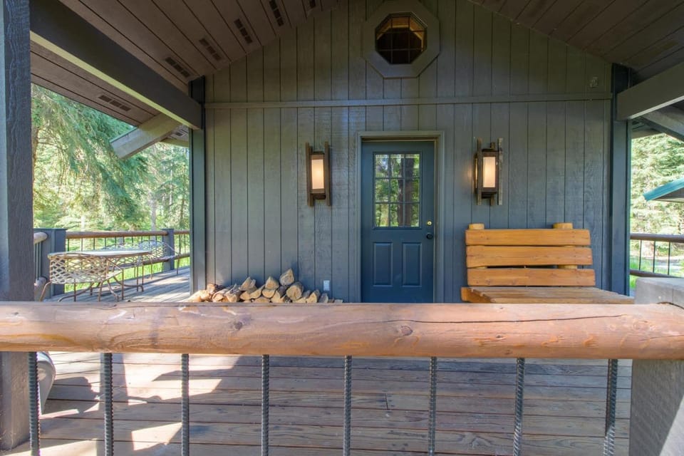 Glen Lake Cabin in the Woods Cabin in Idaho