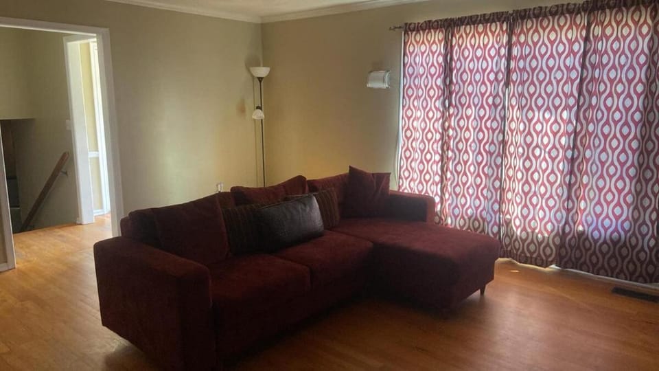 Theater, heated pool and hot tub near HPU and Furniture Market House in High Point