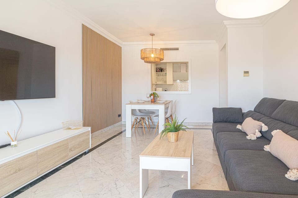 TV and multimedia, Living room, Seating area, Dining area, air conditioner