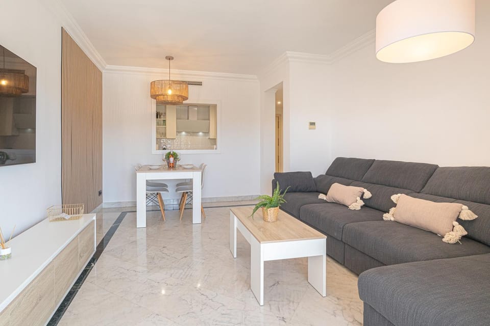 TV and multimedia, Living room, Seating area, Dining area, air conditioner