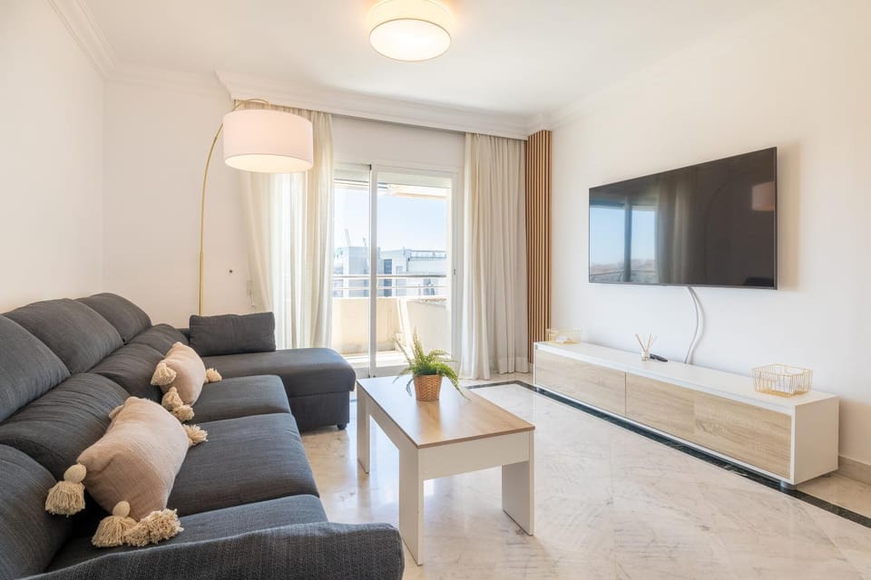 TV and multimedia, Living room, Seating area, Dining area, air conditioner