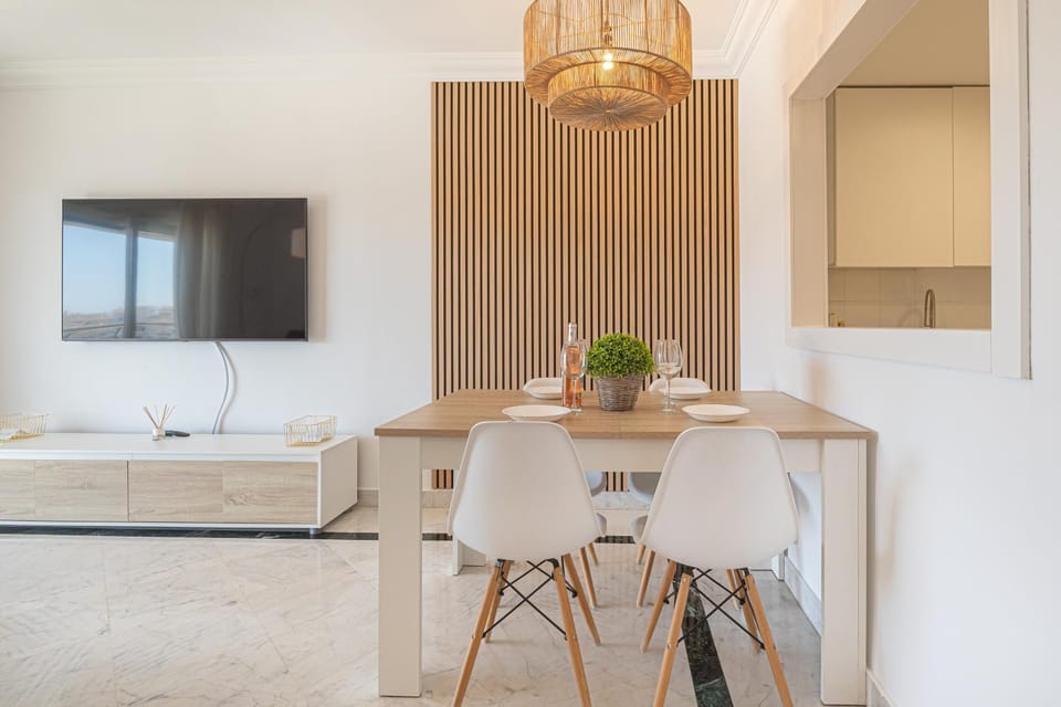 TV and multimedia, Living room, Seating area, Dining area, air conditioner