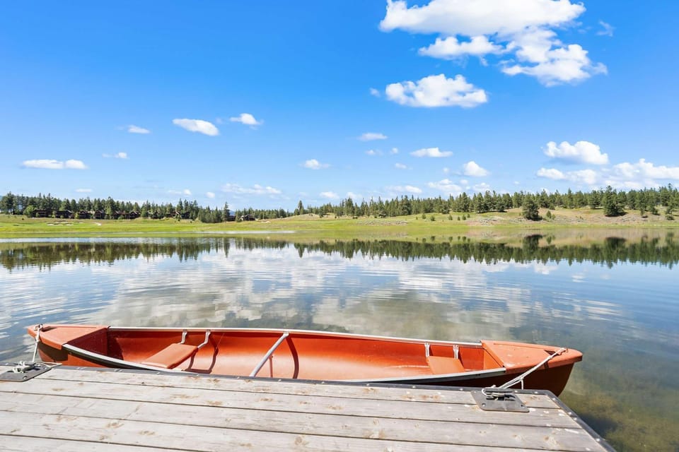 Wilderness Club Lakefront Lodge House in Idaho