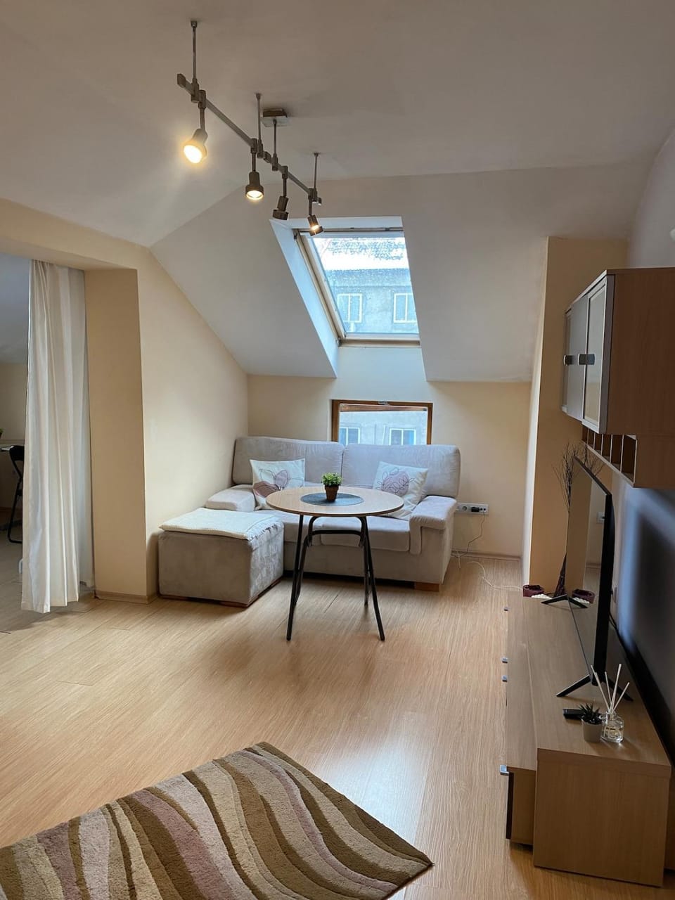 TV and multimedia, Living room, Photo of the whole room, Seating area