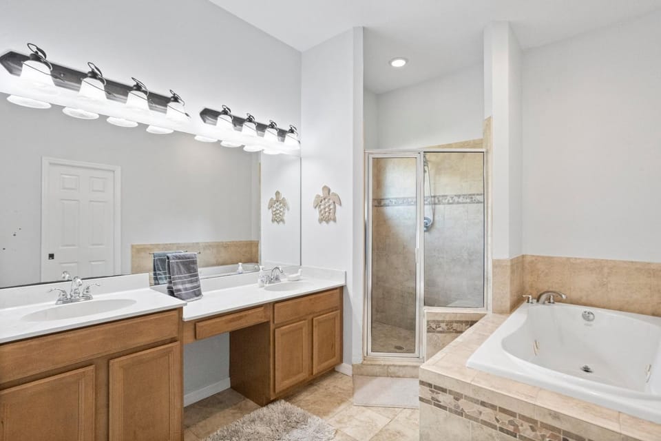 Spacious 5 Bd 3 Bath Home Swim Spa Near Beaches Villa in Palm Harbor