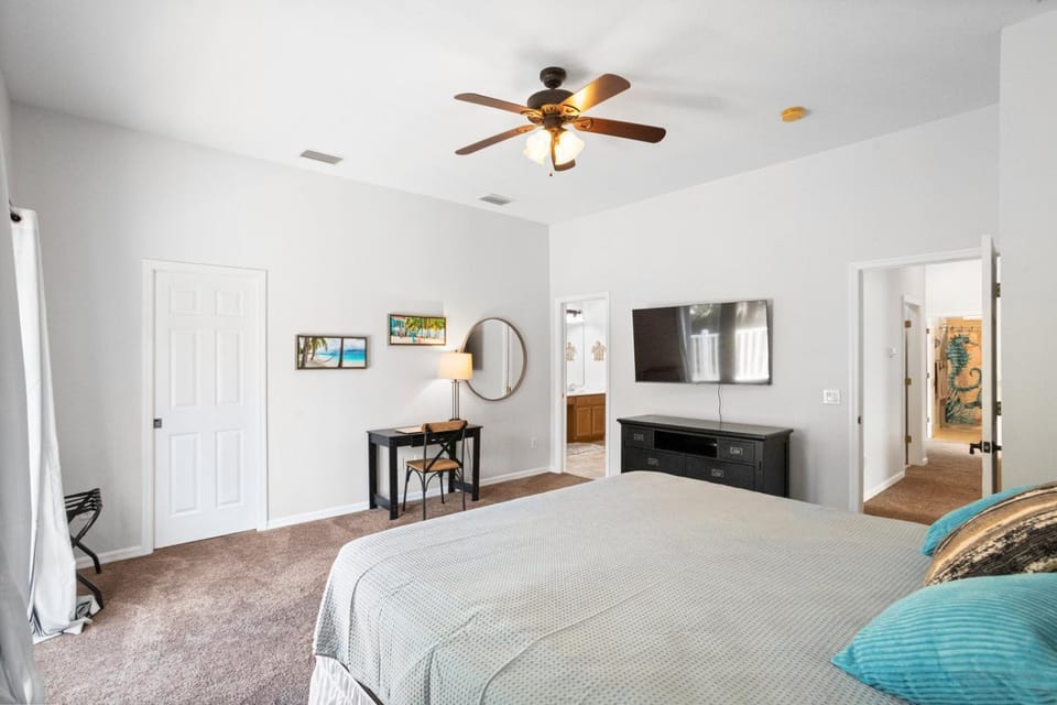 Spacious 5 Bd 3 Bath Home Swim Spa Near Beaches Villa in Palm Harbor